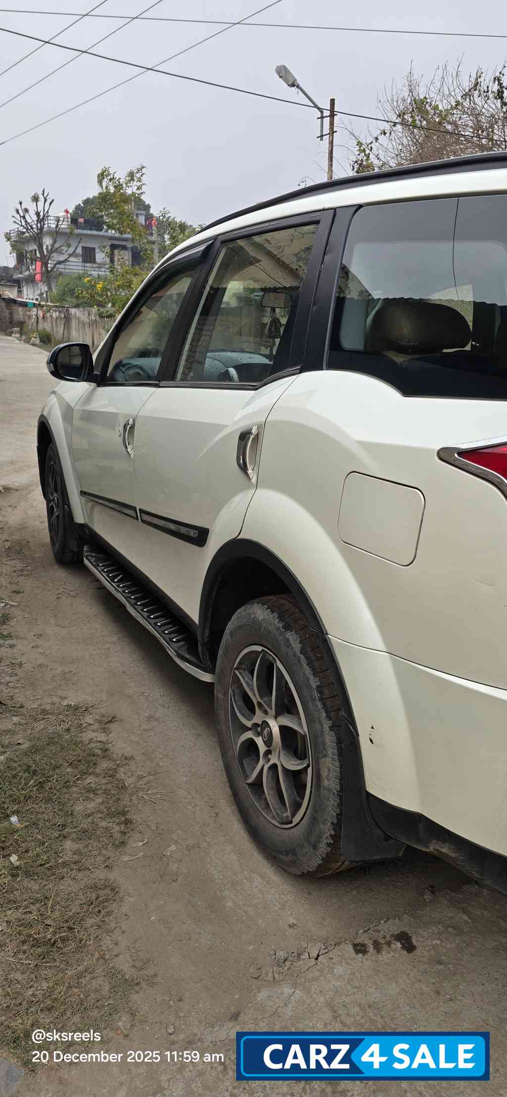 White Mahindra XUV 500 W7