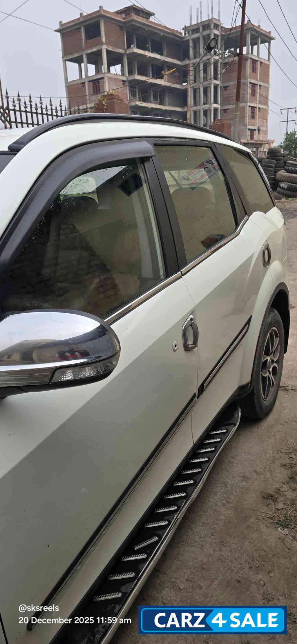 White Mahindra XUV 500 W7