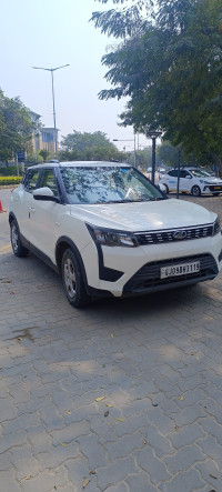 White Mahindra XUV300 W6