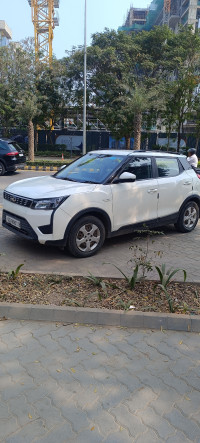 White Mahindra XUV300 W6