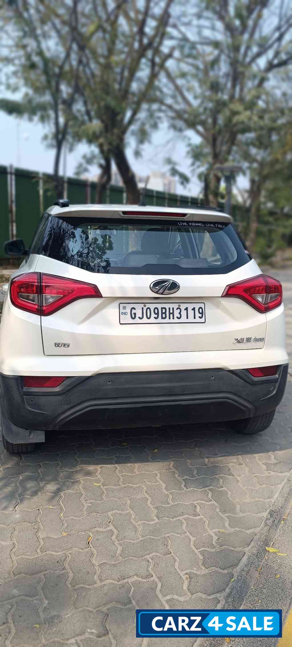 White Mahindra XUV300 W6