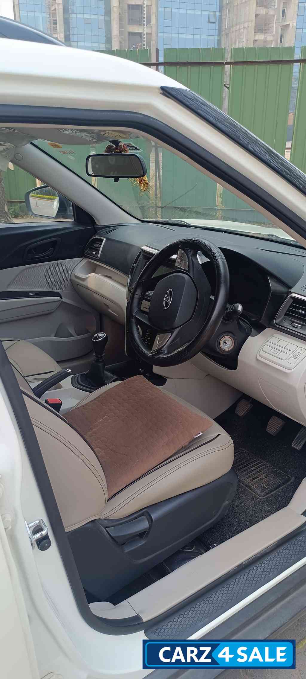 White Mahindra XUV300 W6
