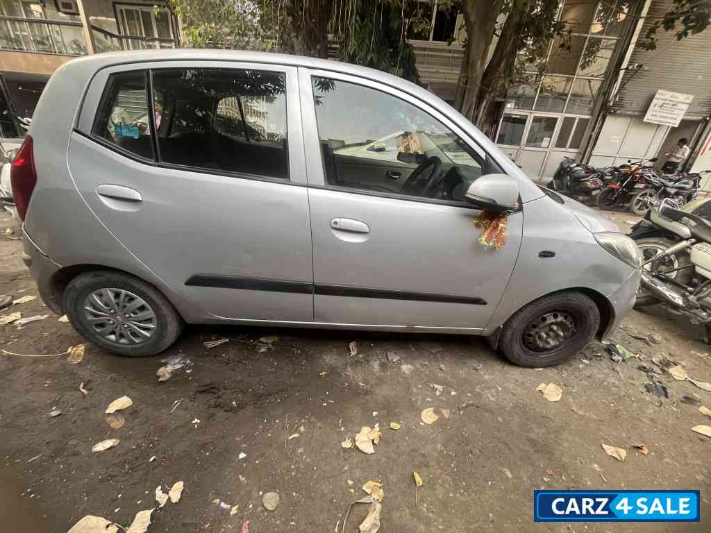 Silver Hyundai i10 Magna