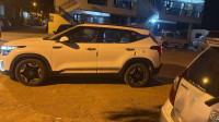 White Kia Seltos HTX IVT automatic petrol