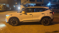 White Kia Seltos HTX IVT automatic petrol