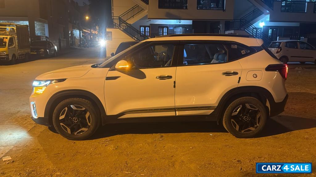 White Kia Seltos HTX IVT automatic petrol White Kia Seltos HTX IVT automatic petrol