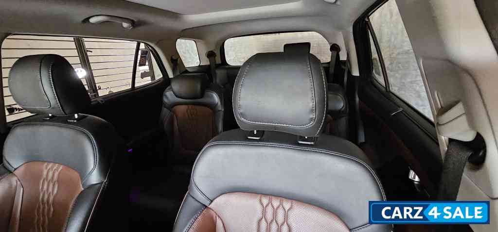 Hyundai Alcazar Signature Diesel Top End Hyundai Alcazar Signature Diesel Top End