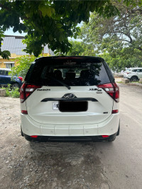 Pearl White Mahindra XUV 500 W9