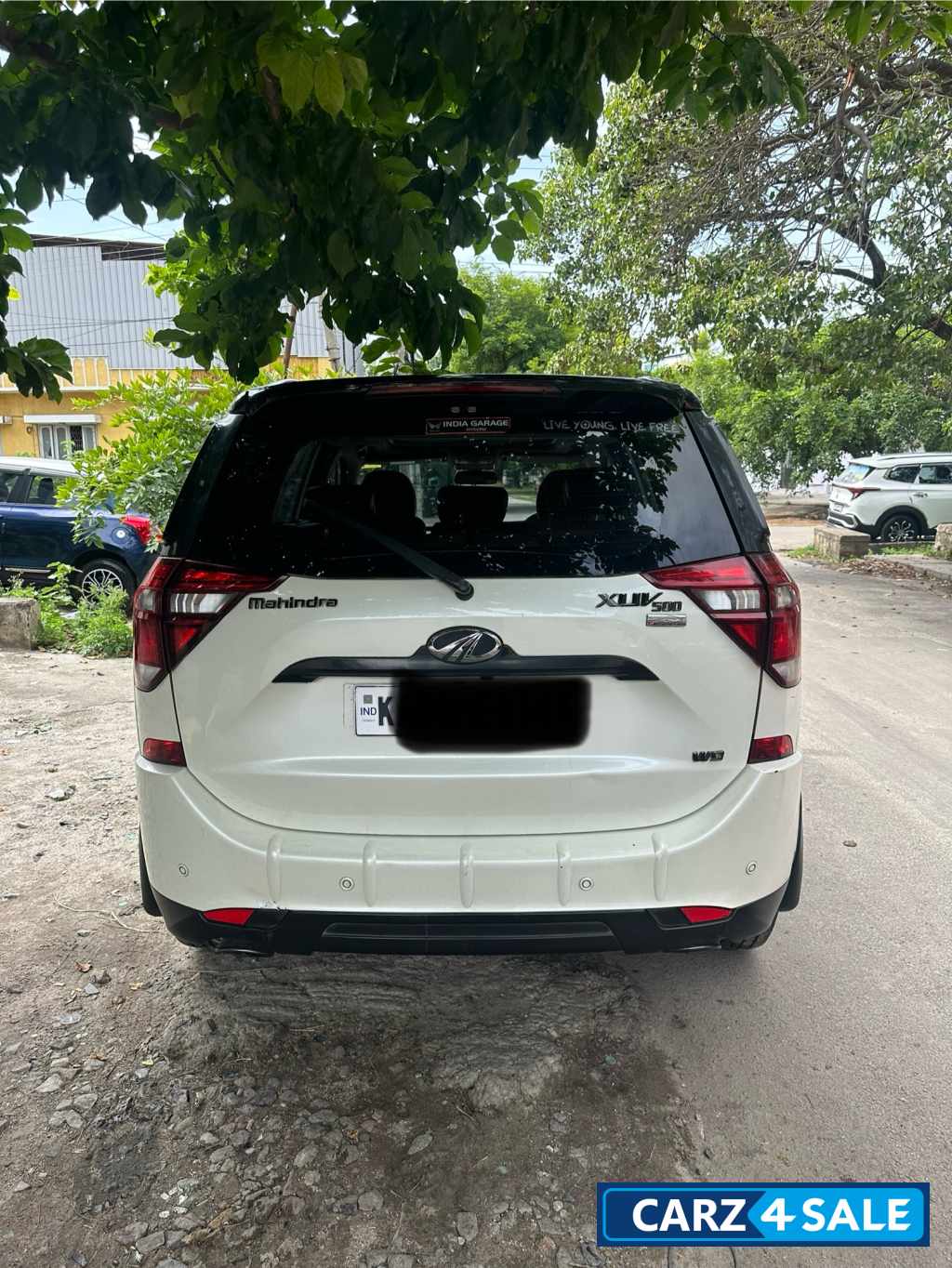 Pearl White Mahindra XUV 500 W9