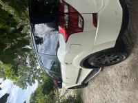 Pearl White Mahindra XUV 500 W9