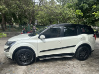 Pearl White Mahindra XUV 500 W9