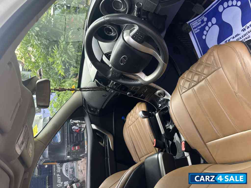 Pearl White Mahindra XUV 500 W9