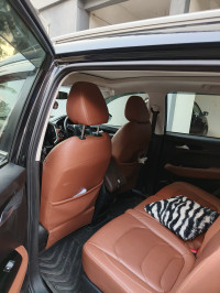 Black MG Hector Plus Select Diesel MT 7 STR