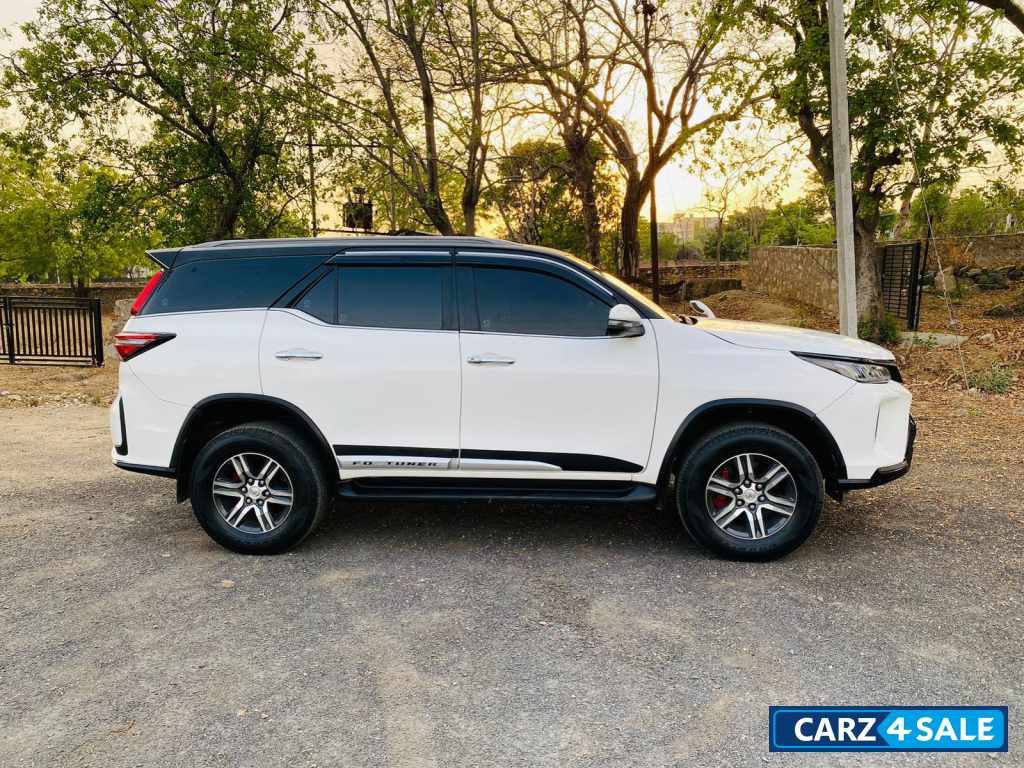 Toyota Fortuner 2.8 MT