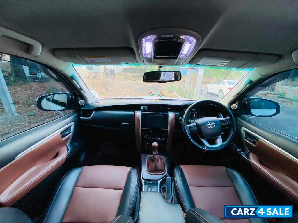 Toyota Fortuner 2.8 MT