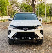 Toyota Fortuner 2.8 MT