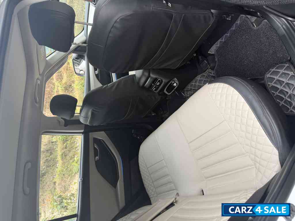 White Hyundai Creta Sx petrol