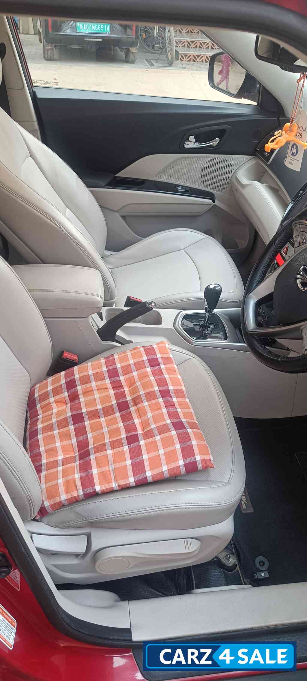 Mahindra XUV300 W8 (0) Automatic Petrol