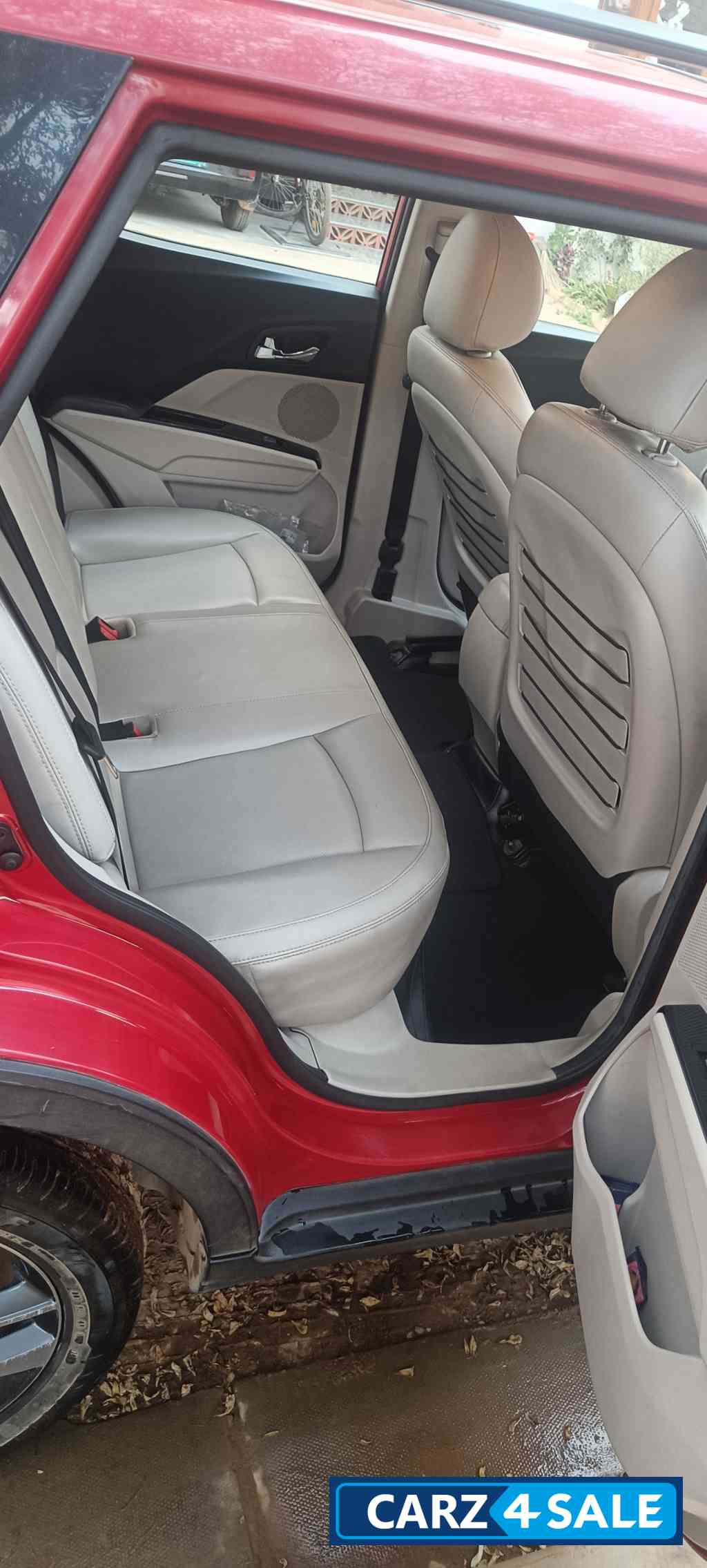 Mahindra XUV300 W8 (0) Automatic Petrol