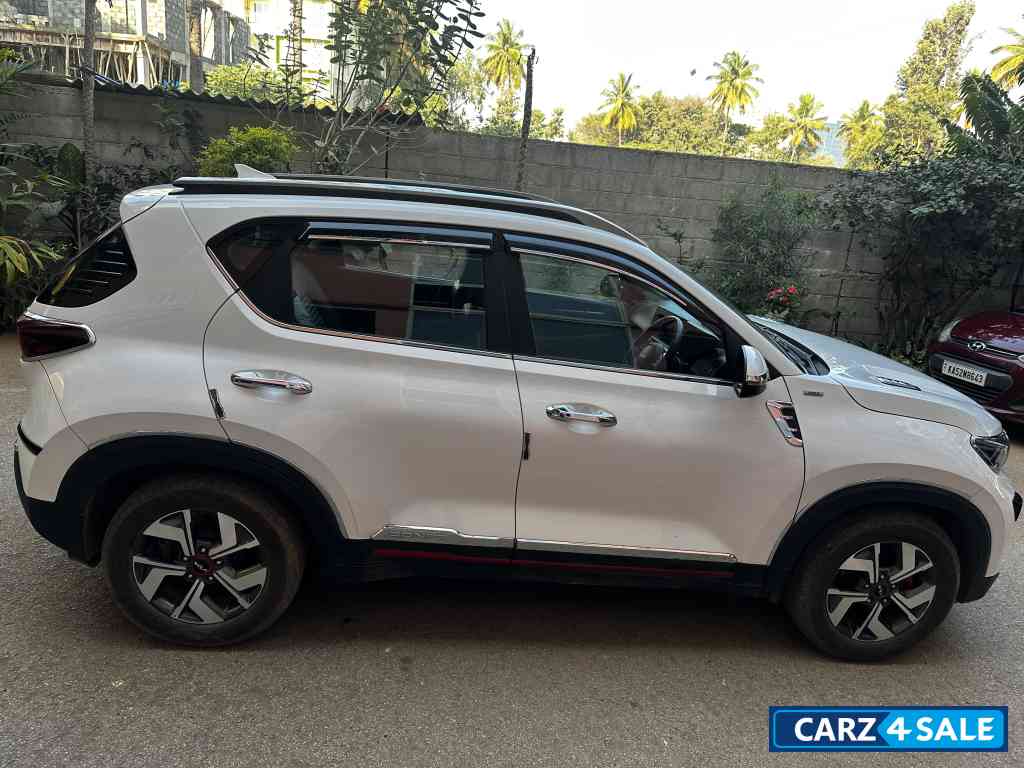 White Kia Sonet GTX IMT