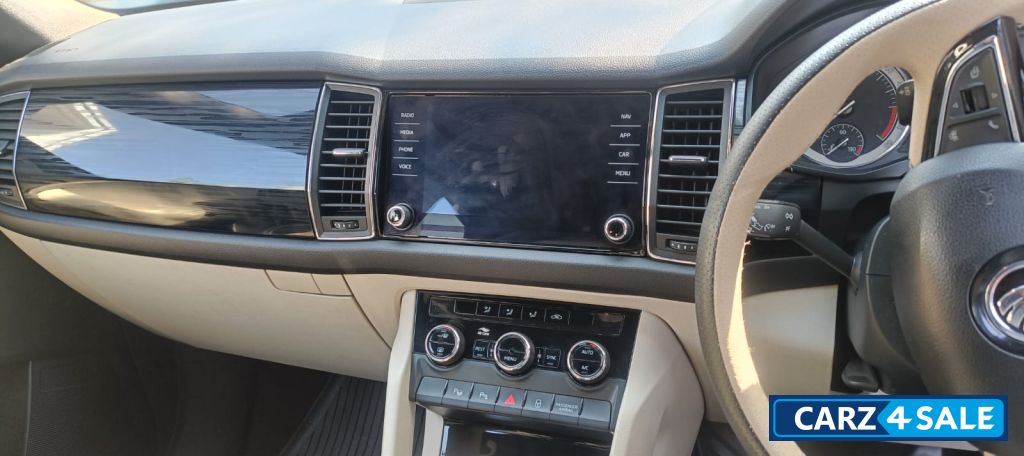 White Skoda Kodiaq Style 4*4 automatic diesel White Skoda Kodiaq Style 4*4 automatic diesel