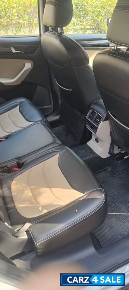 White Skoda Kodiaq Style 4*4 automatic diesel White Skoda Kodiaq Style 4*4 automatic diesel