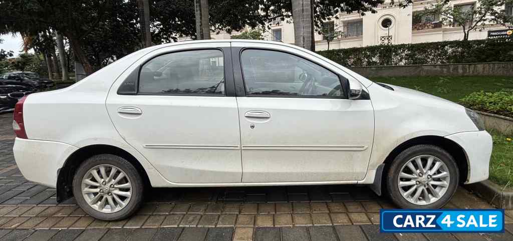 Toyota Etios V petrol