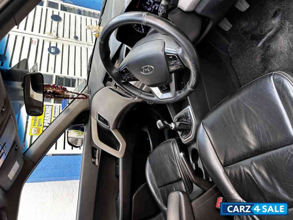 Phantom Black Hyundai Creta SX plus petrol MT