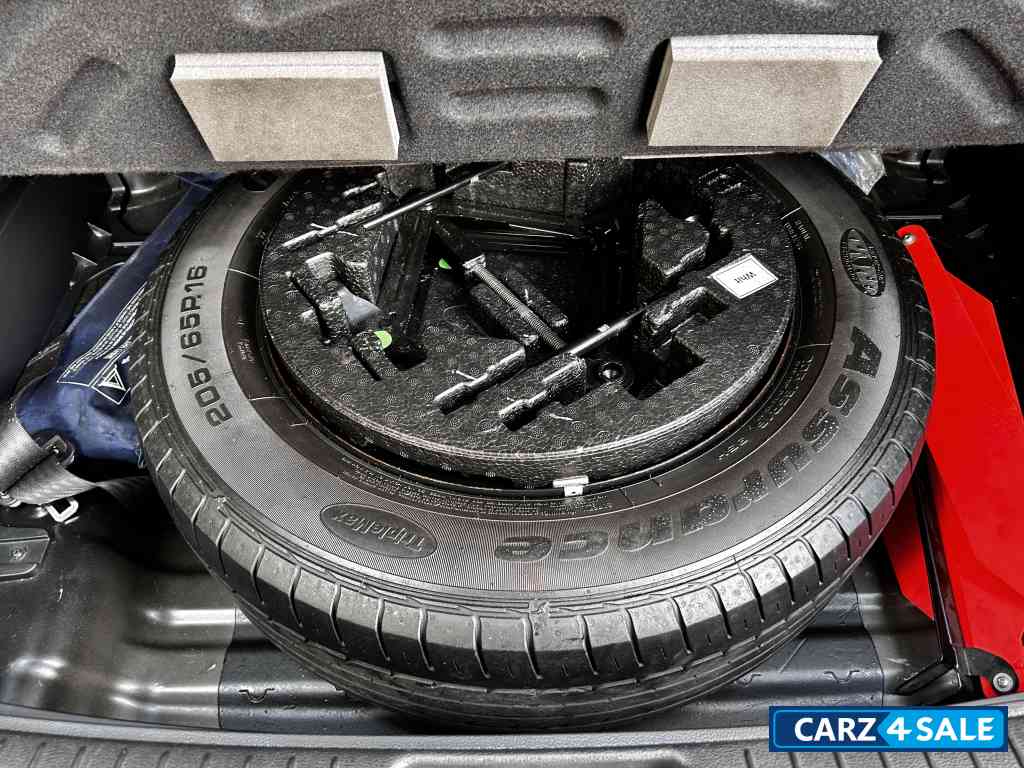 Phantom Black Hyundai Creta SX plus petrol MT