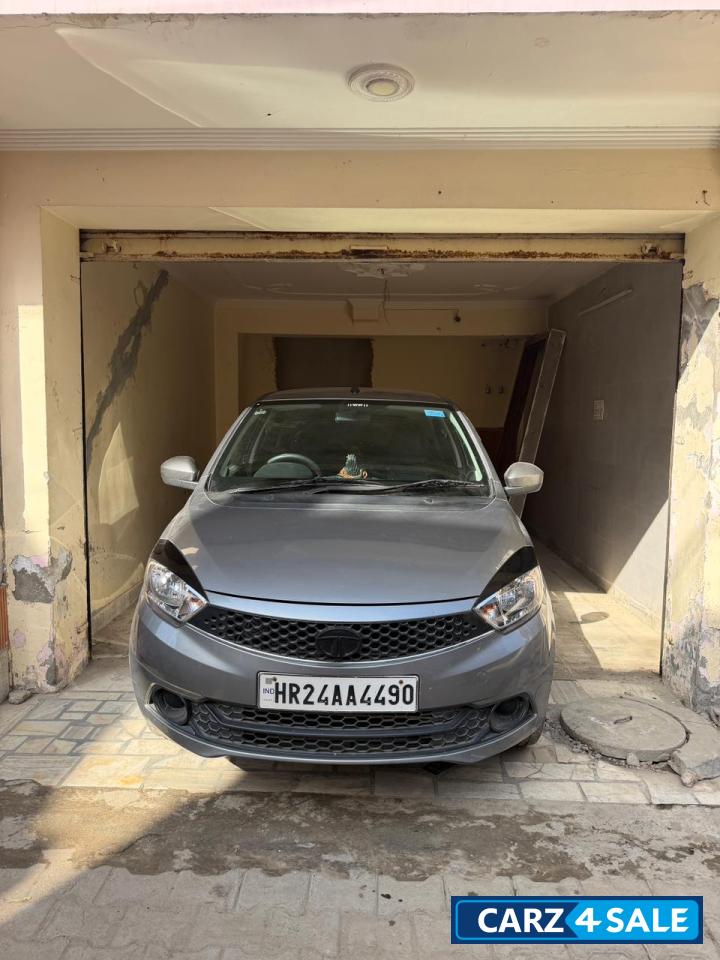 Dark Grey Tata Tiago Xt(O) revolution