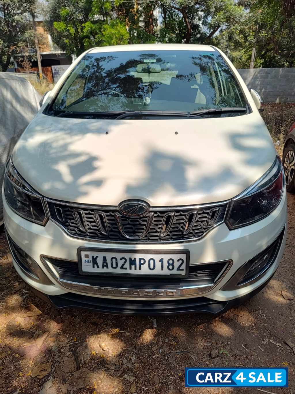 Milky White Mahindra Marazzo M8