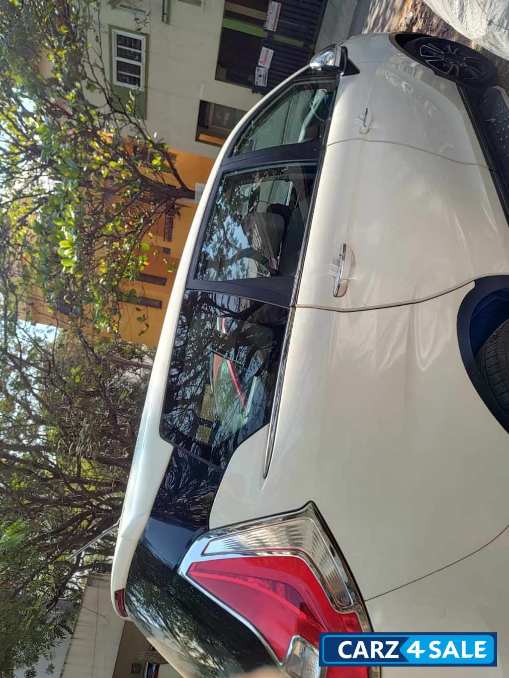 Milky White Mahindra Marazzo M8