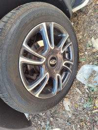 Milky White Mahindra Marazzo M8