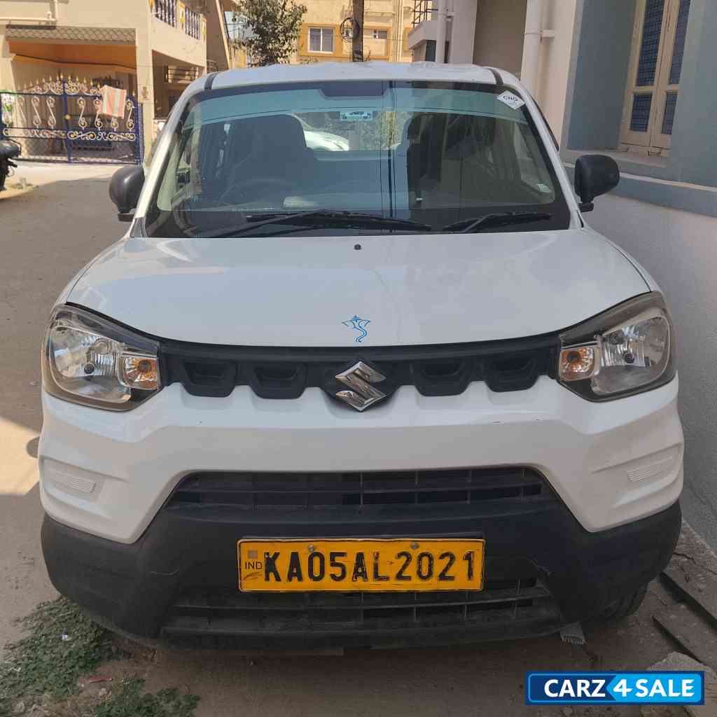 White Maruti Suzuki S-Presso Vxi