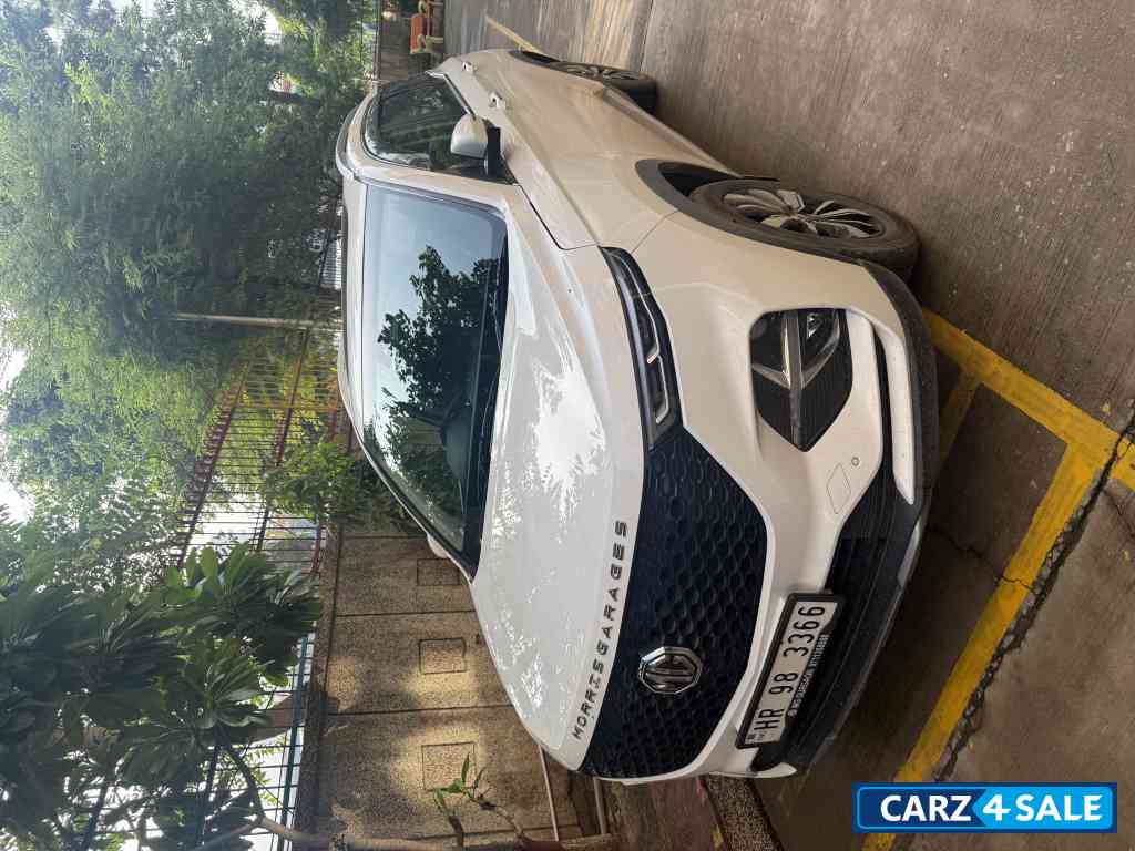 White MG Hector Plus Smart 1.5 DCT