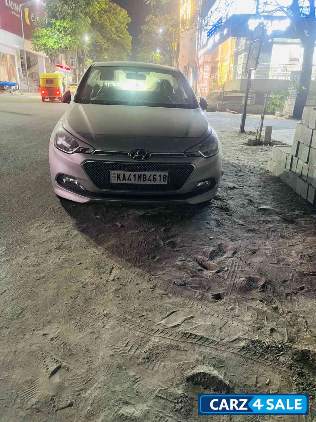 Silver Hyundai Elite i20 Sportz