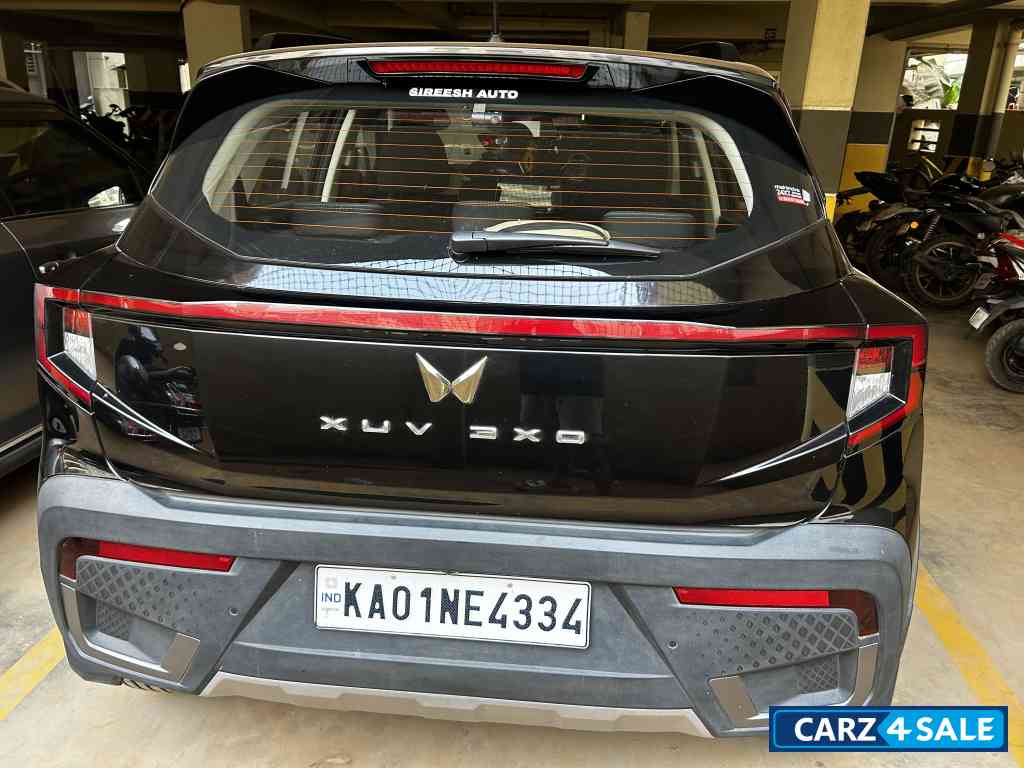 Stealth Black Mahindra XUV 3XO AX5