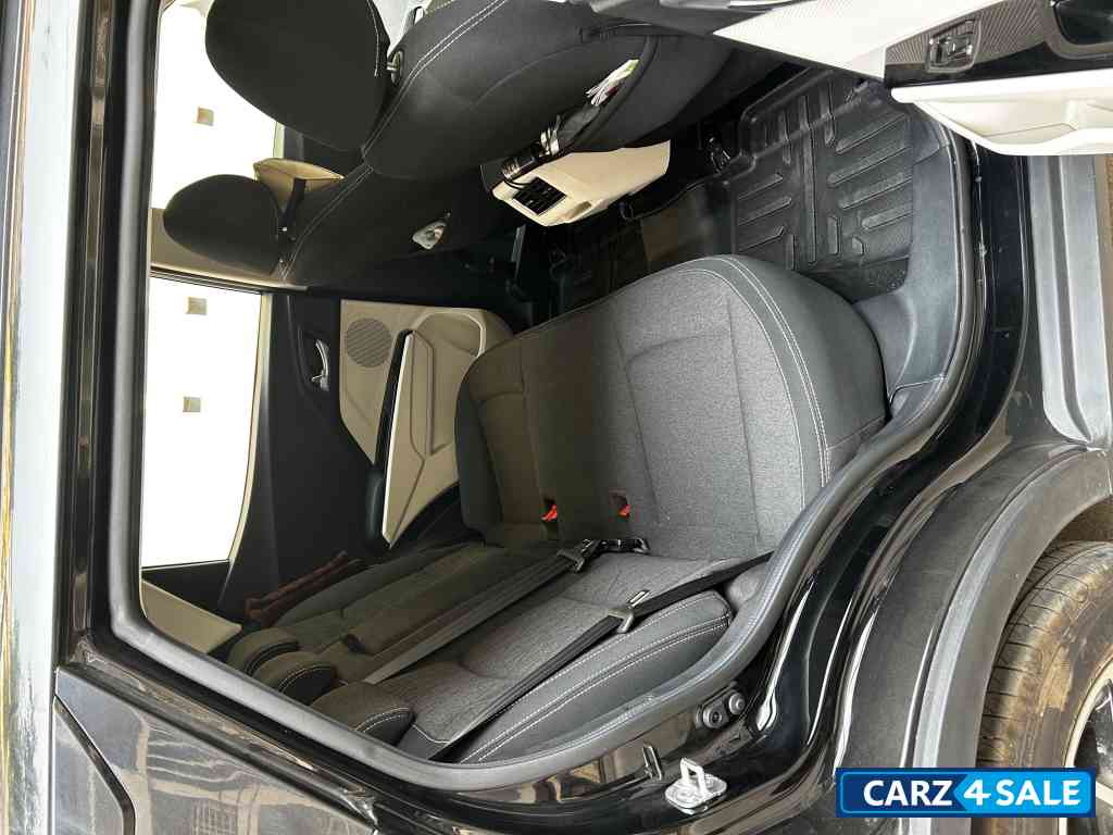 Stealth Black Mahindra XUV 3XO AX5