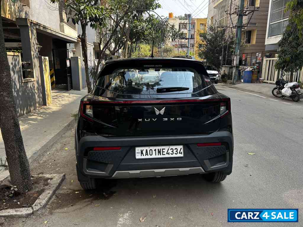 Stealth Black Mahindra XUV 3XO AX5