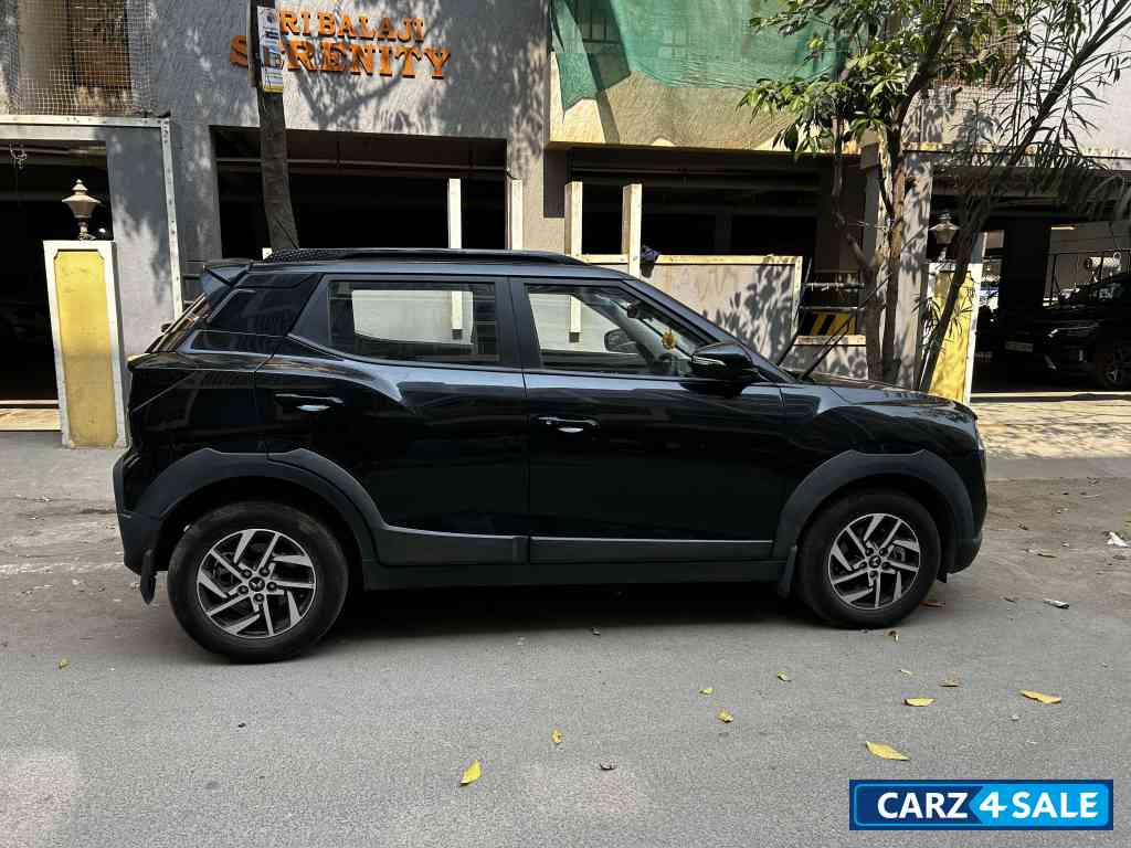 Stealth Black Mahindra XUV 3XO AX5