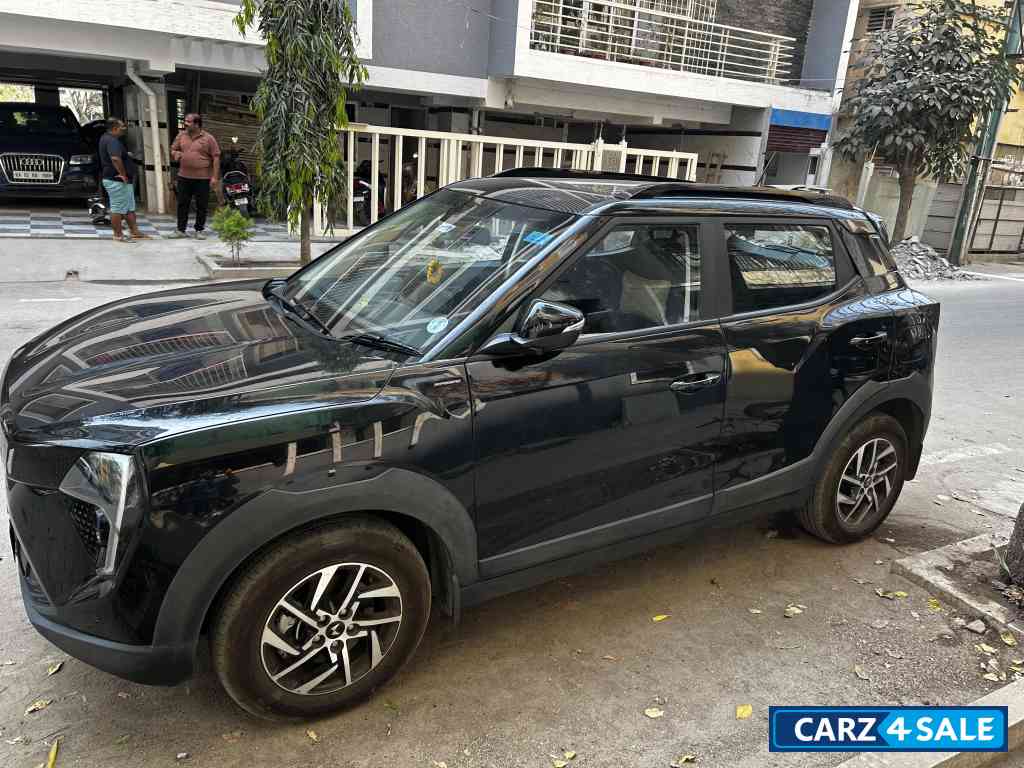 Stealth Black Mahindra XUV 3XO AX5