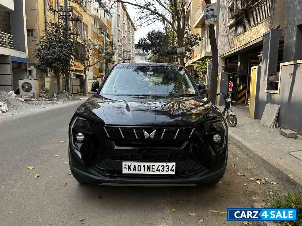 Stealth Black Mahindra XUV 3XO AX5