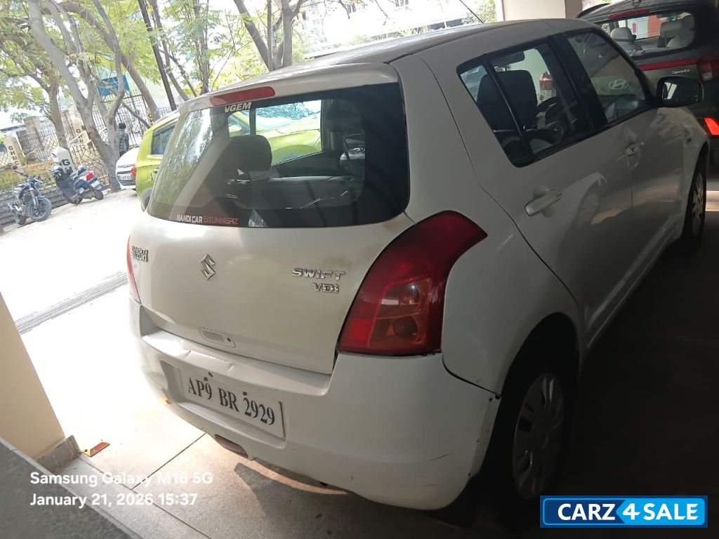 White Maruti Suzuki Swift V