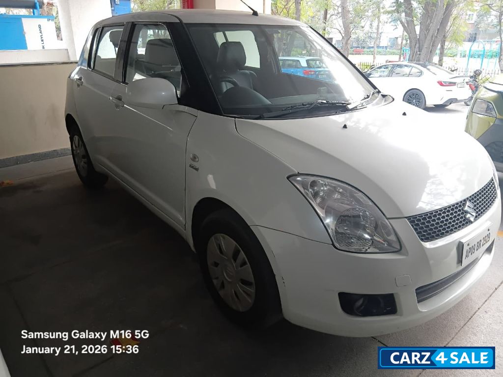 White Maruti Suzuki Swift V