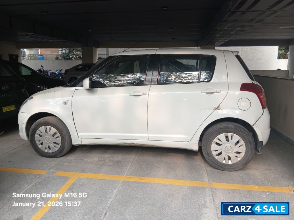 White Maruti Suzuki Swift V
