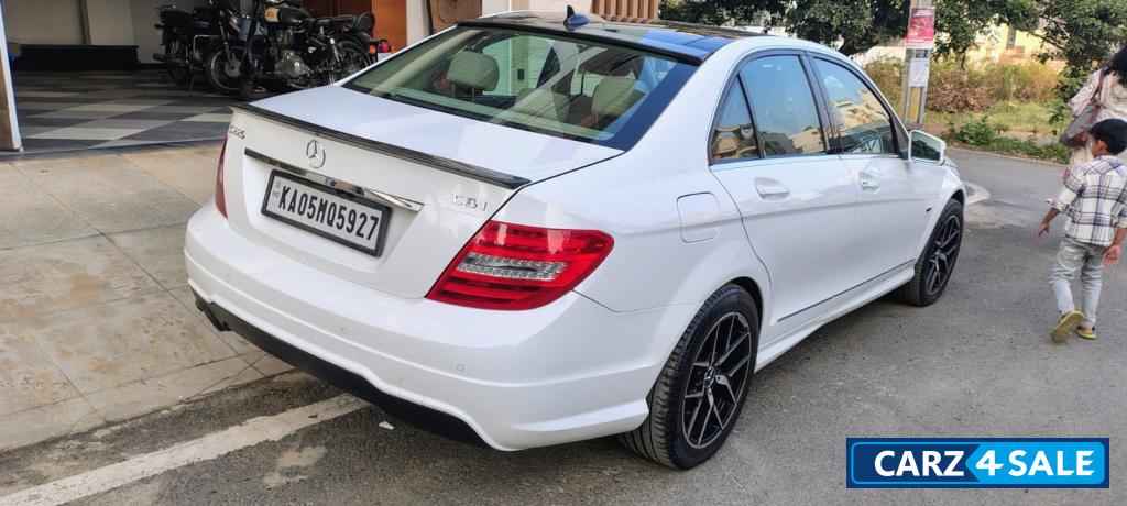 White Mercedes-Benz C-Class C 220d avantgrade