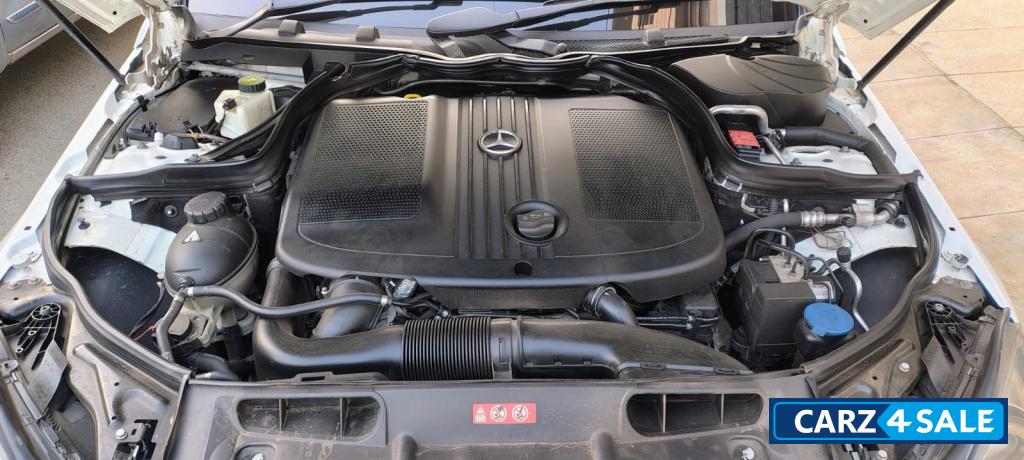 White Mercedes-Benz C-Class C 220d avantgrade