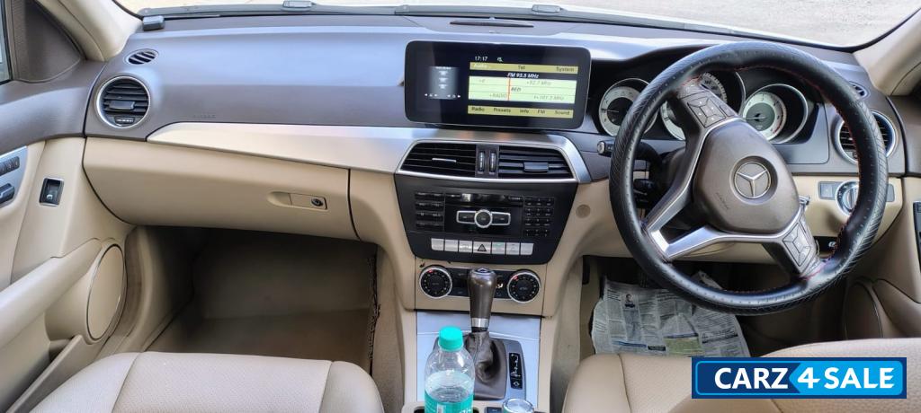 White Mercedes-Benz C-Class C 220d avantgrade