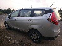 Mahindra Marazzo M6