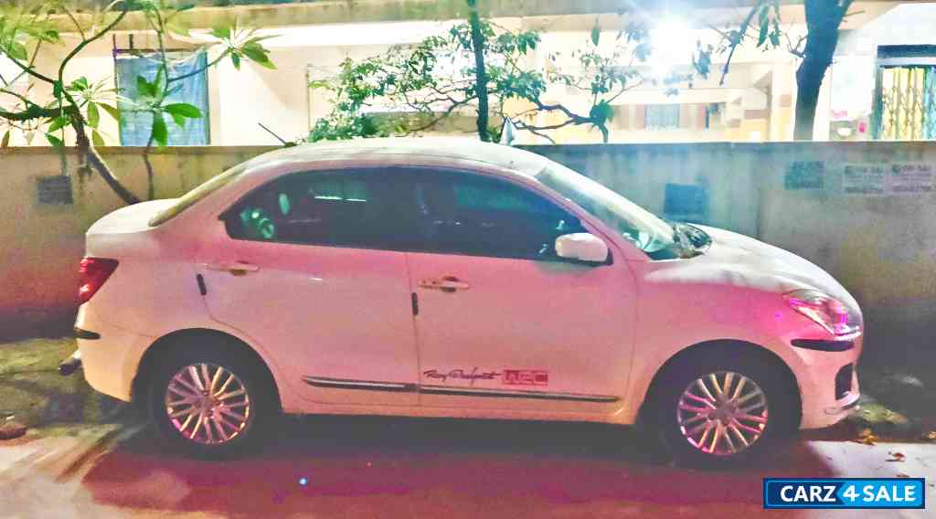 Arctic White Maruti Suzuki Dzire ZXI AMT